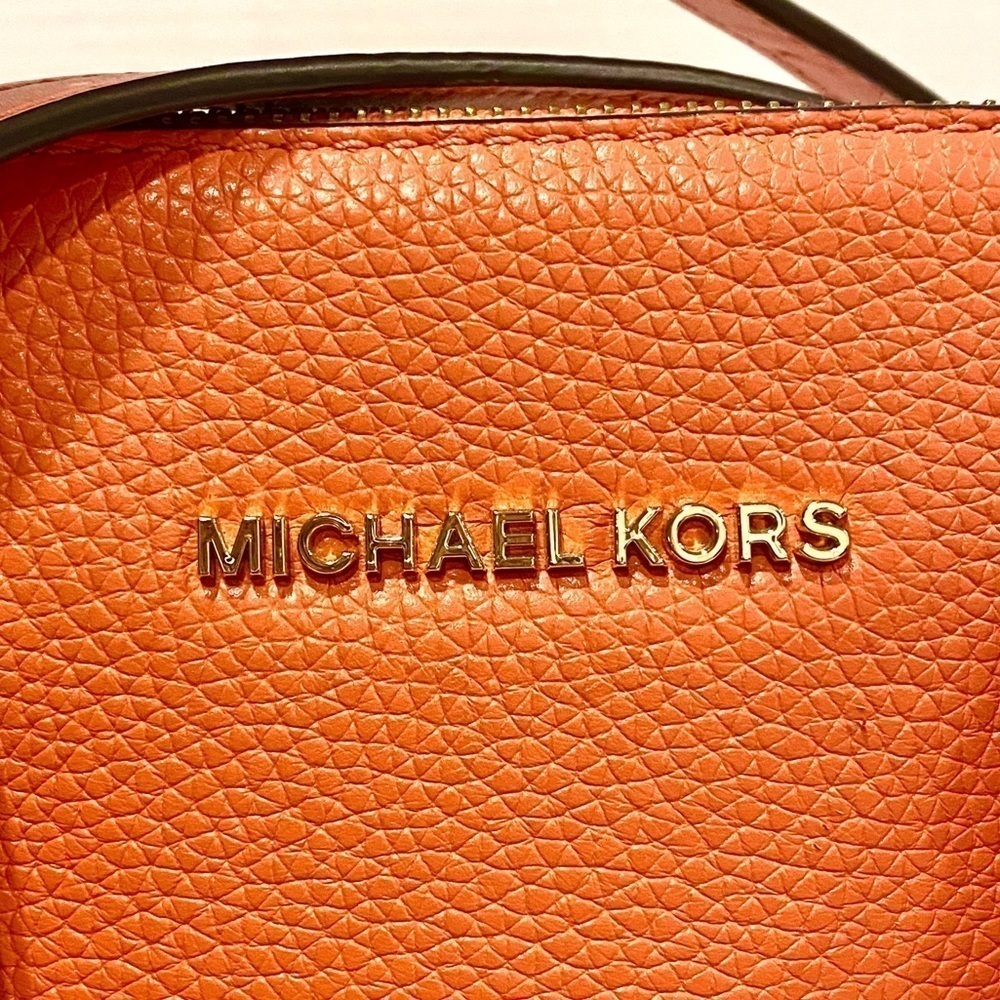 LIKE NEW — Michael Kors Bedford Legacy Satchel in Melon - Picture 4 of 11